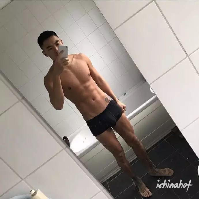 大屌肌肉体育生帅哥浴室自拍 - 图6