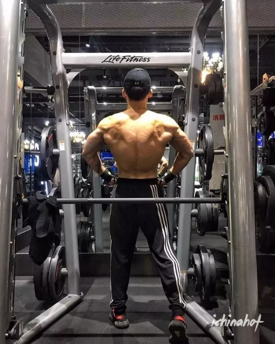 西安90后健身肌肉帅哥：渴望不断突破自己！ - 图4