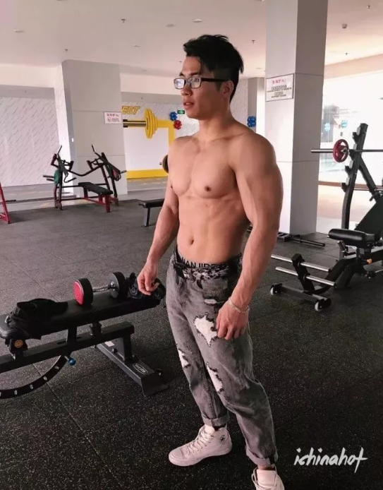 这也太大了，广东健身教练，竟然还是90后 - 图2