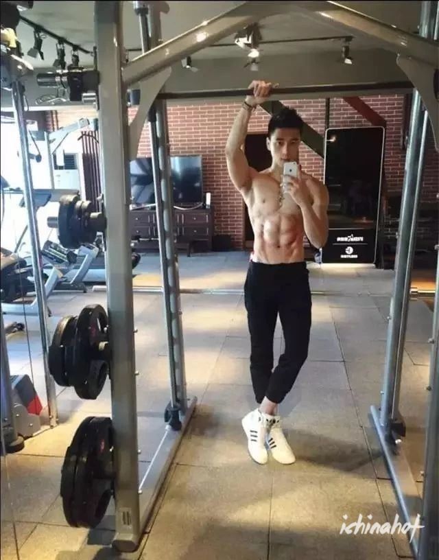 健身私教李佳淇，他的小视频曾让很多人心动 - 图5