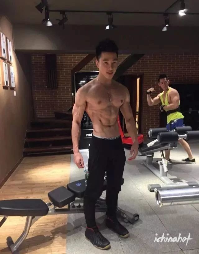健身私教李佳淇，他的小视频曾让很多人心动 - 图4