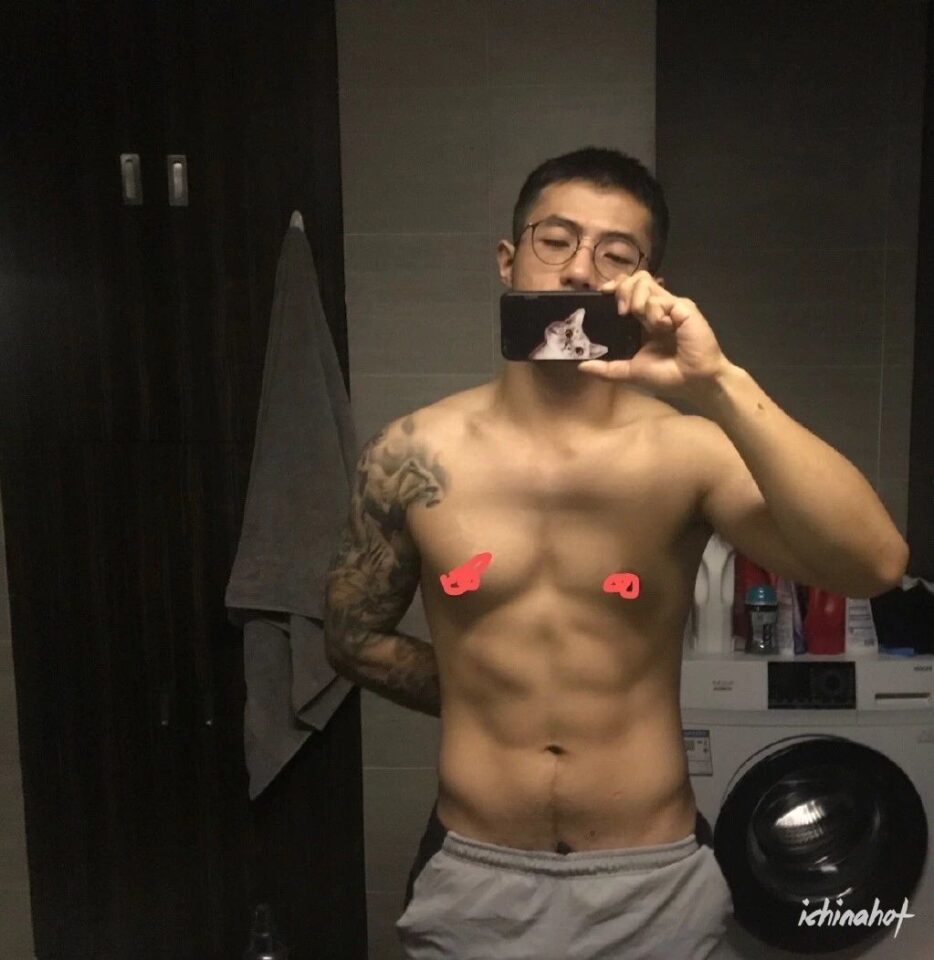 健身教练内裤袜子常被偷？本人是胡子寸头肌肉男 - 图3