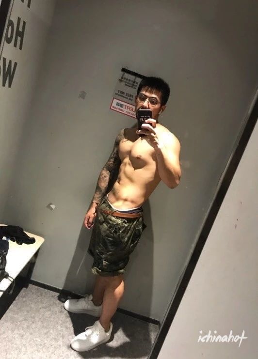 健身教练内裤袜子常被偷？本人是胡子寸头肌肉男 - 图4