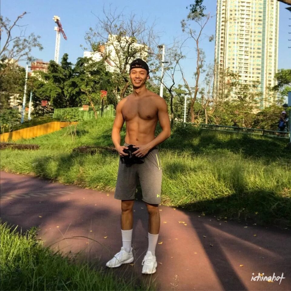 曾经的帅气体育生，排球运动员下海拍片啦 - 图3