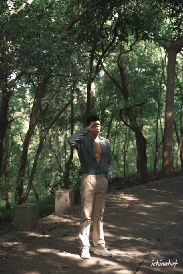 徐维森男色摄影《献给朦胧的夏日细碎》 - 图2