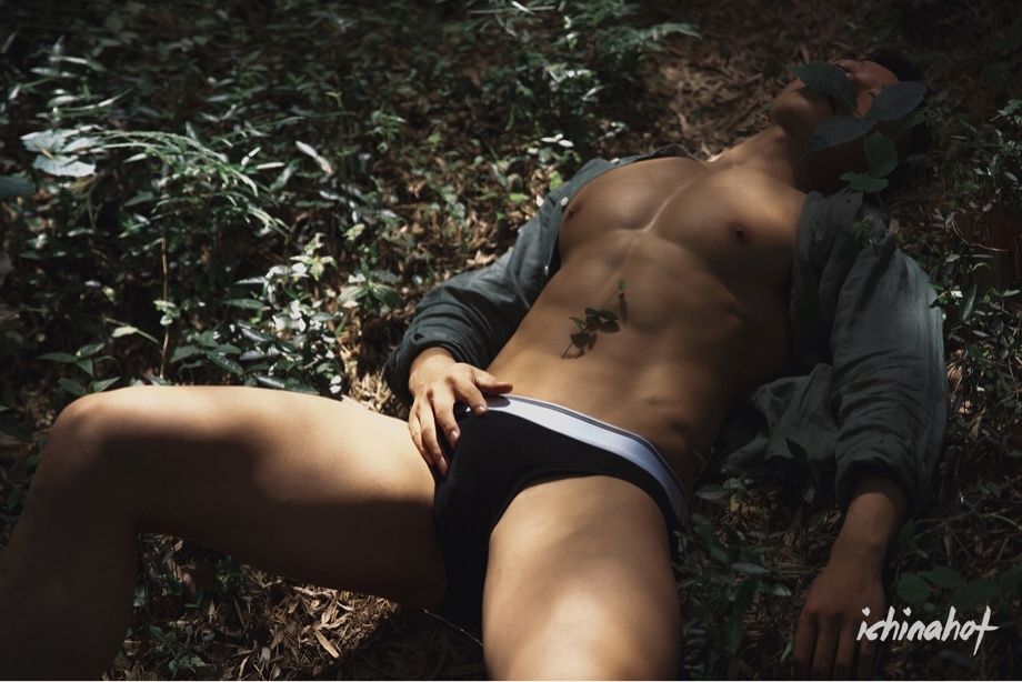 徐维森男色摄影《献给朦胧的夏日细碎》 - 图4