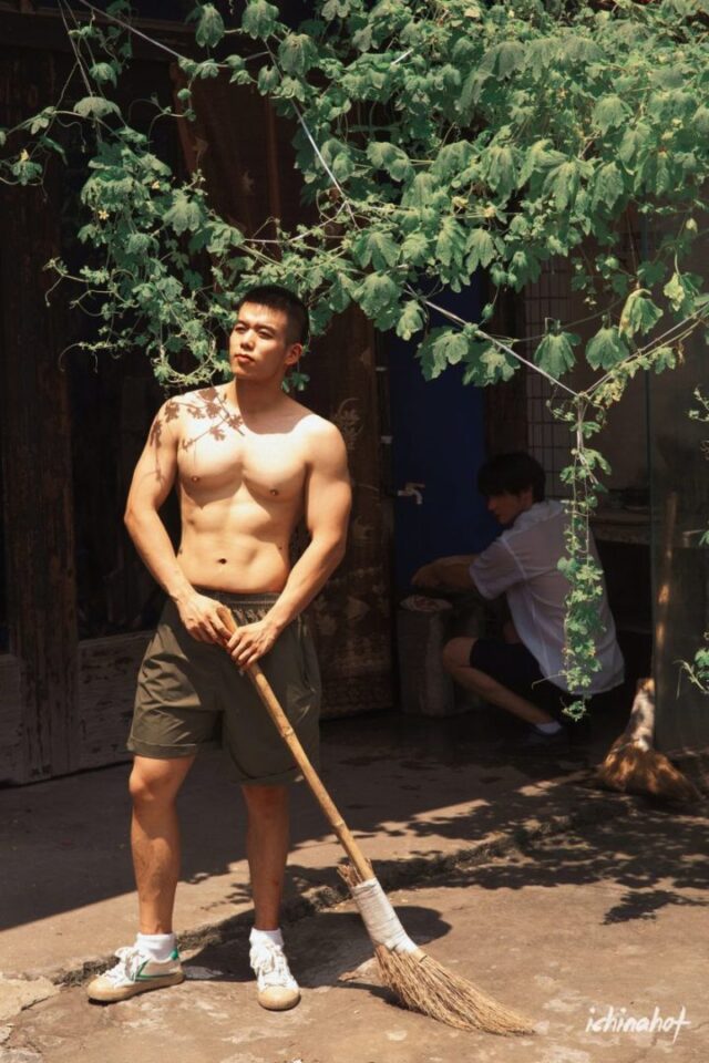 徐维森男色摄影《在乡下表弟家的暑期台风天》 - 图2