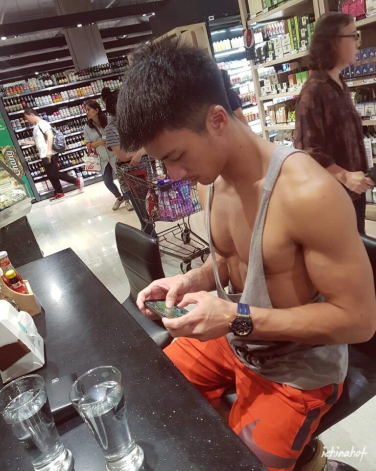 泰国极品肌肉体育生帅哥网红JJ最新照片（iknotus） - 图3