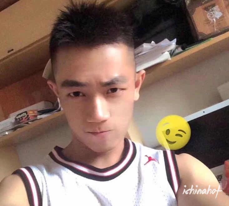 又帅又壮的0.5大帅哥，怎么越看越可爱 - 图4