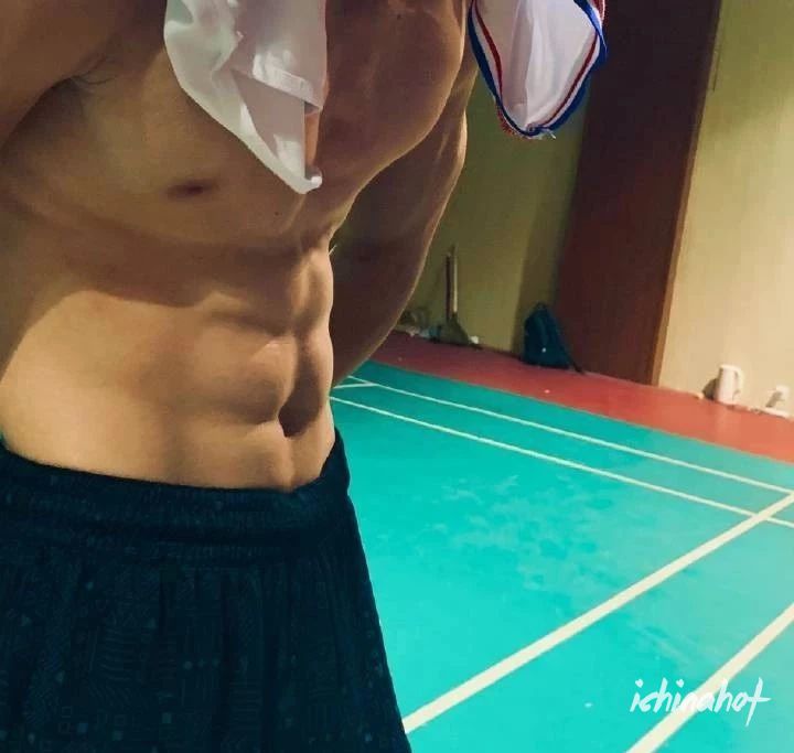 郑州190CM高中篮球体育生的腹肌有多好看？ - 图5