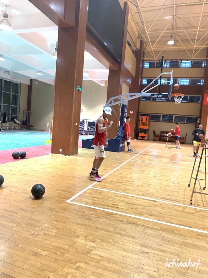 郑州190CM高中篮球体育生的腹肌有多好看？