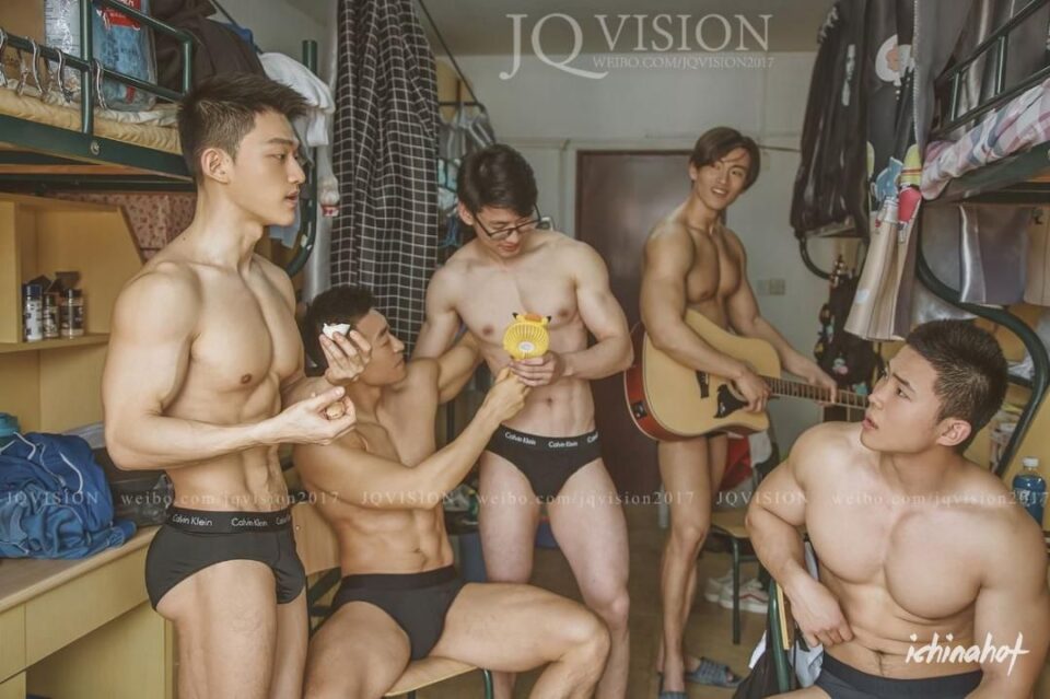 大学宿舍被直男猛一夜！上海体育大学男生宿舍超激情写真 - 图8