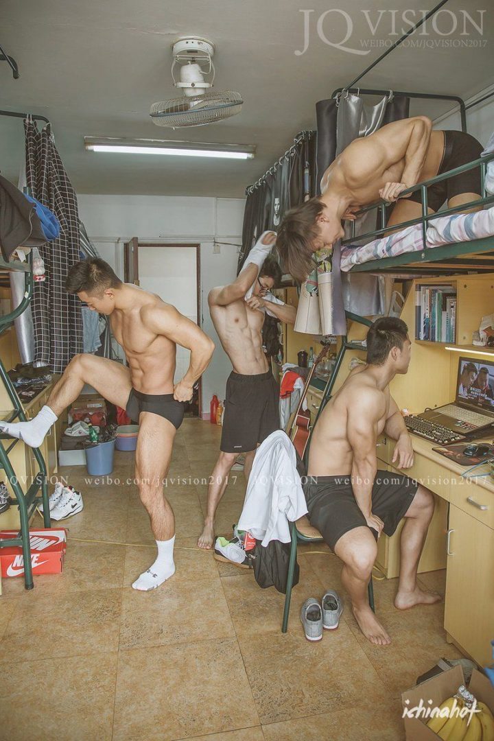大学宿舍被直男猛一夜！上海体育大学男生宿舍超激情写真