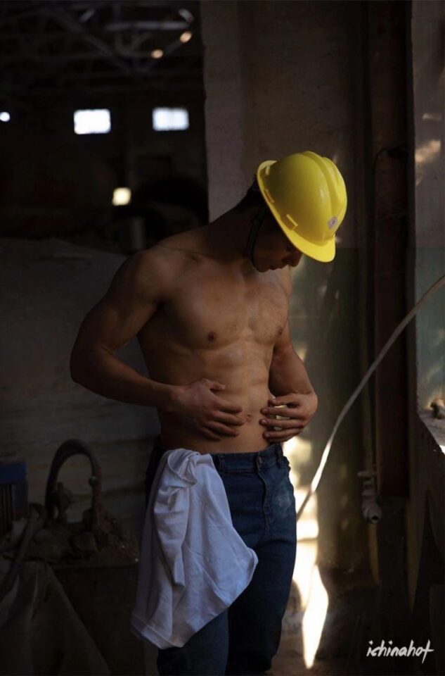 徐维森男色摄影集《三月里撞见工厂的春光灿烂》 - 图3