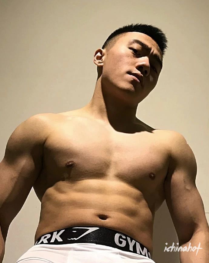 东北电力大学肌肉男谢松锤小视频疯传 - 图2