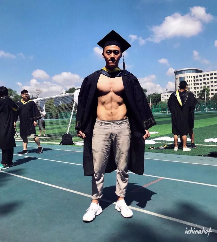 东北电力大学肌肉男谢松锤小视频疯传 - 图3