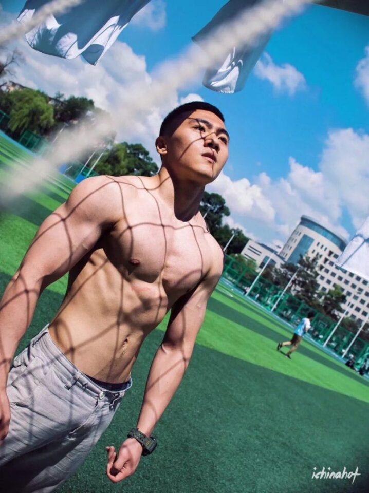 东北电力大学肌肉男谢松锤小视频疯传 - 图1