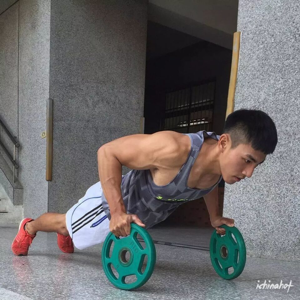 超帅183cm高大威猛大J体育生，紧身运动服也遮不住 - 图1