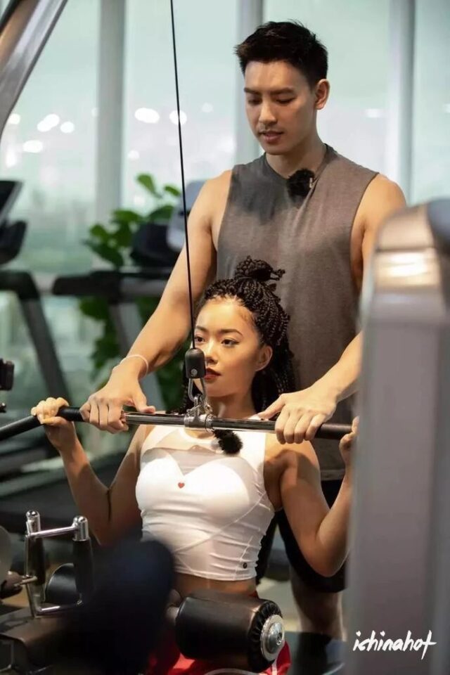 王菊189CM的肌肉健身私教，微博公开找金主爸爸？ - 封面图