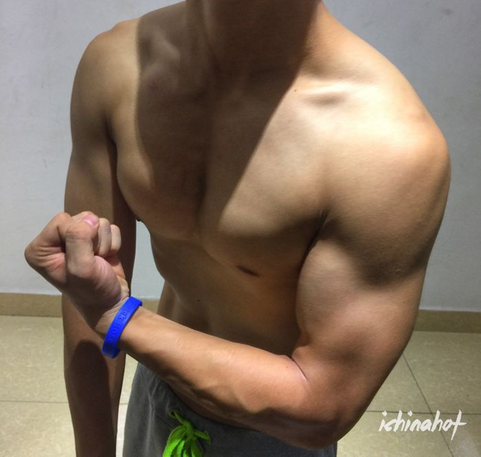 真实生活中的健身直男帅哥，公狗腰帅哥 - 图5