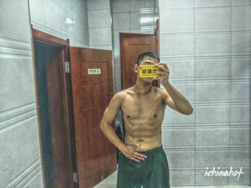 18岁大男孩当消防兵，颜值也太高了 - 图3