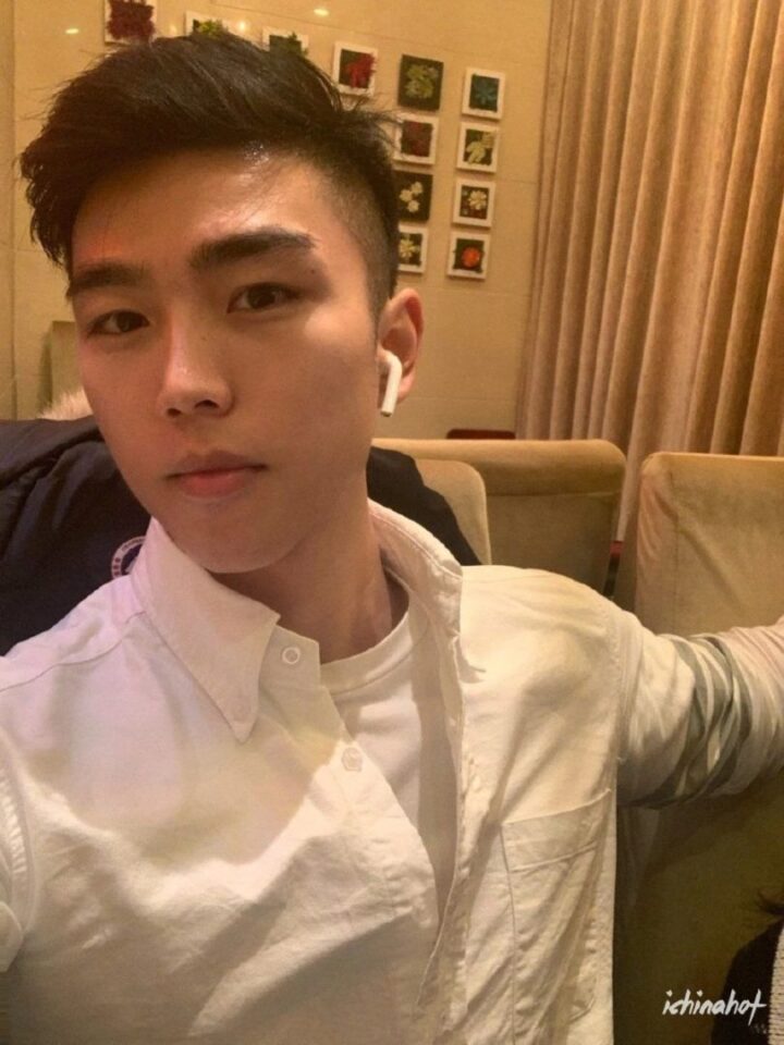 超帅体育生小奶狼魏三刀，发育的又大又挺，纯1可掰！ - 图1