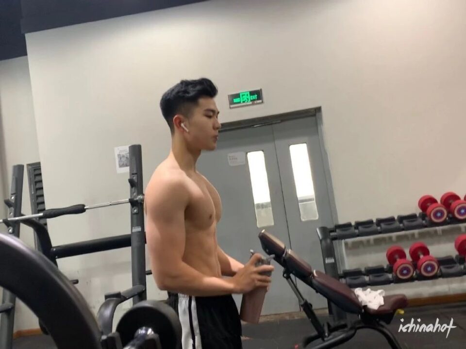 超帅体育生小奶狼魏三刀，发育的又大又挺，纯1可掰！ - 图3
