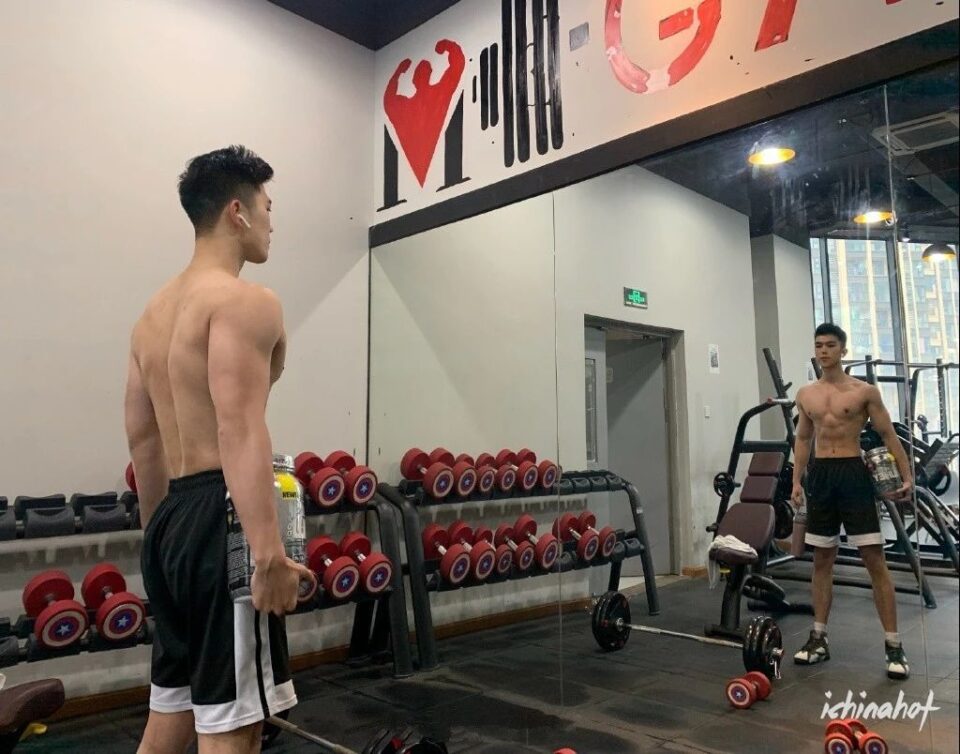 超帅体育生小奶狼魏三刀，发育的又大又挺，纯1可掰！ - 图4