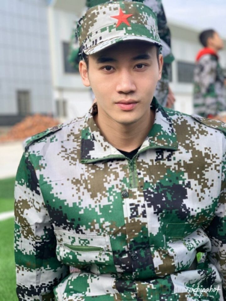 国家队游泳健将，高大帅气的他穿军装超帅气 - 图5
