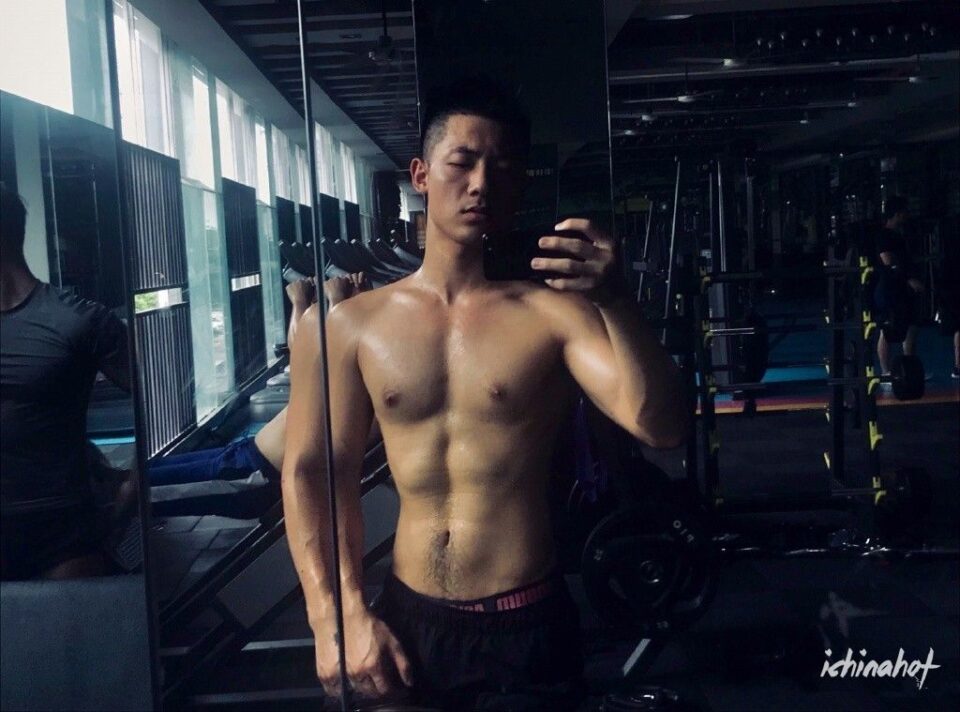 95后肌肉体育生，超帅私教大弟弟，快来围观! - 图15