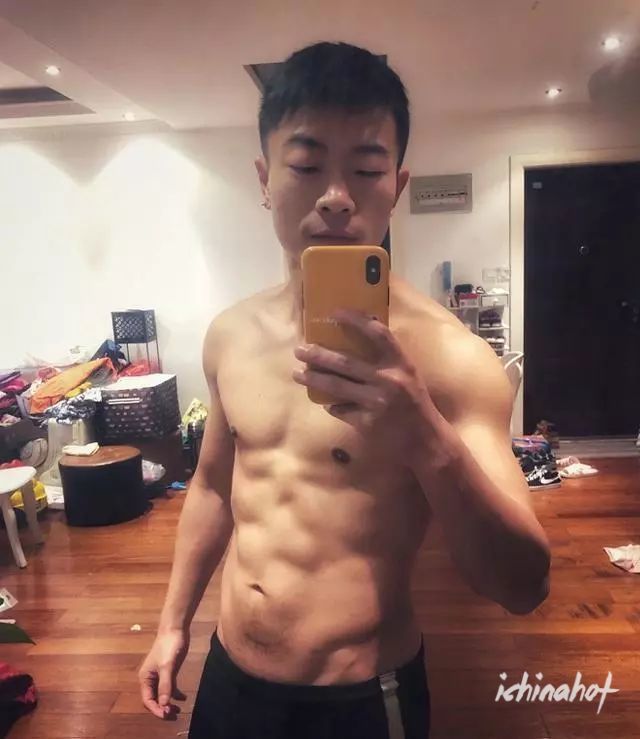 脱衣比拼腹肌挑战，这位成都特警强过张云龙？ - 图9