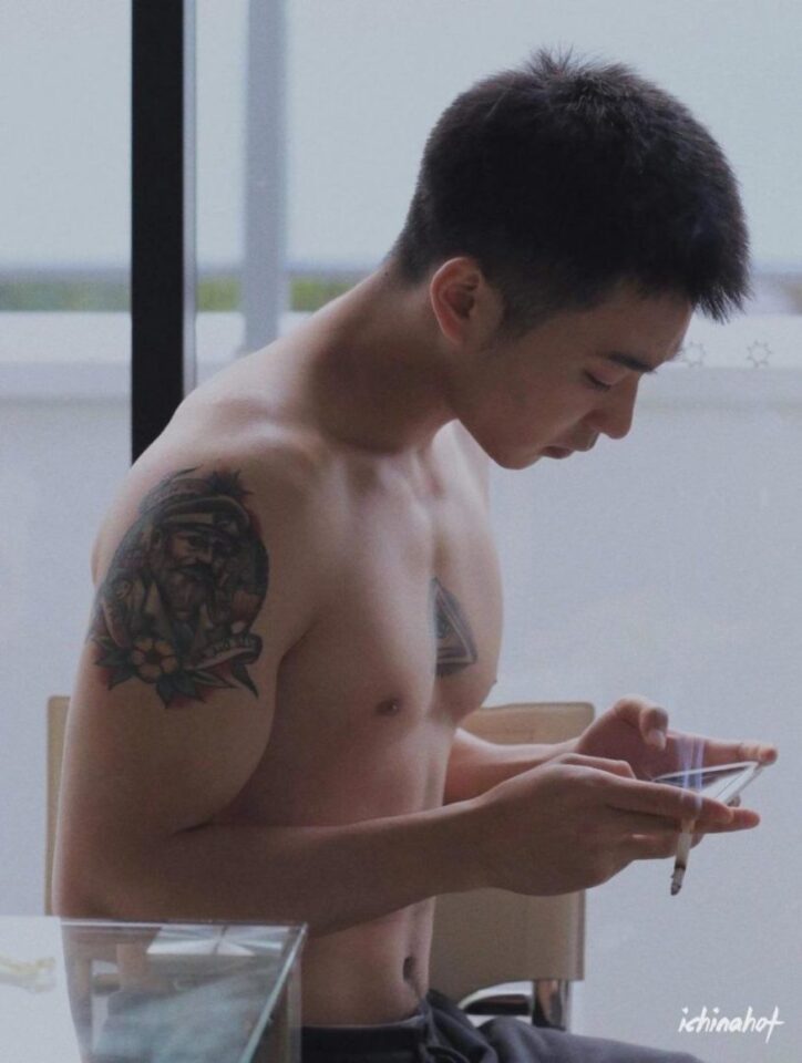 微博名媛网红校草玩自拍，特困生Luke又A又撩又吸睛！ - 图5