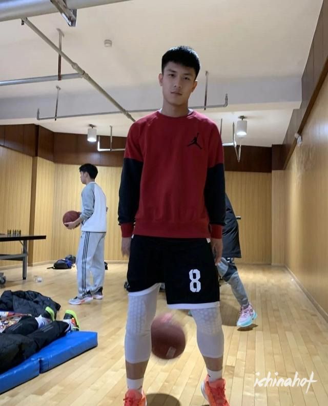 北京体育大学篮球体育生程鑫凯，18岁的他185CM - 图1