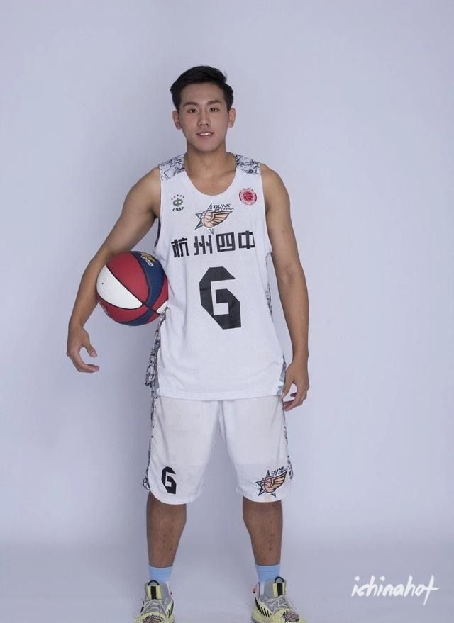 北京体育大学篮球体育生程鑫凯，18岁的他185CM