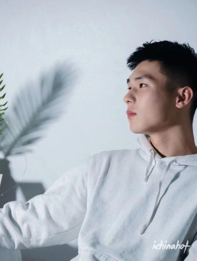 北京体育大学篮球体育生程鑫凯，18岁的他185CM - 图8