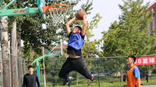 北京体育大学篮球体育生程鑫凯，18岁的他185CM