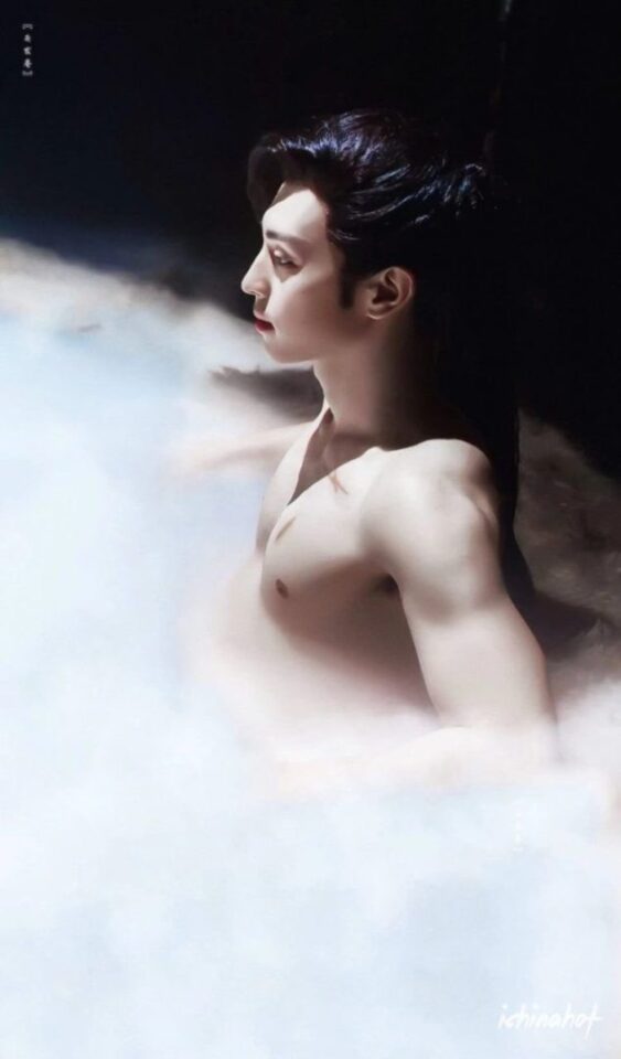 邓伦半裸照曝光！奶白腹肌恰到好处，真是深藏不露的宝藏男孩 - 图1