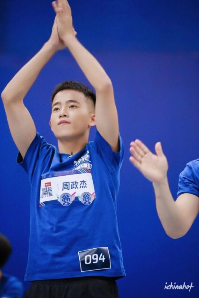 钢铁直男运动帅哥周政杰，和易烊千玺、胡先熙睡过！ - 图3