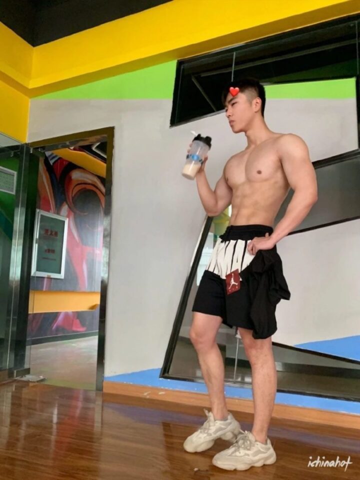 微博名媛帅哥魏三刀，我最可以的美好的肉体！ - 图5