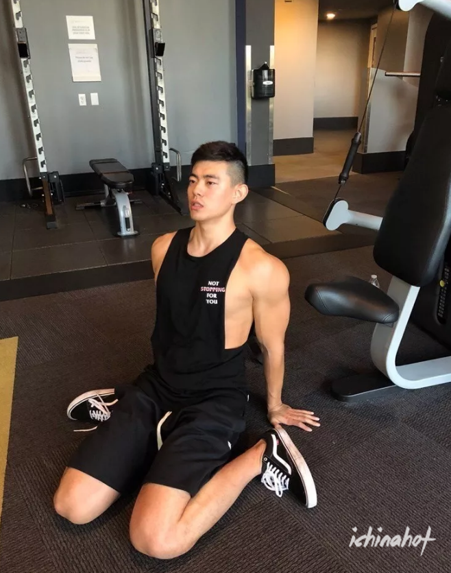 微博最红直男健身教练李俊杰，从篮球少年蜕变筋肉型男 - 图3