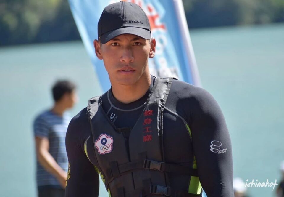 185CM+直男轻艇运动员，湿身照太A，据说18+！ - 图9