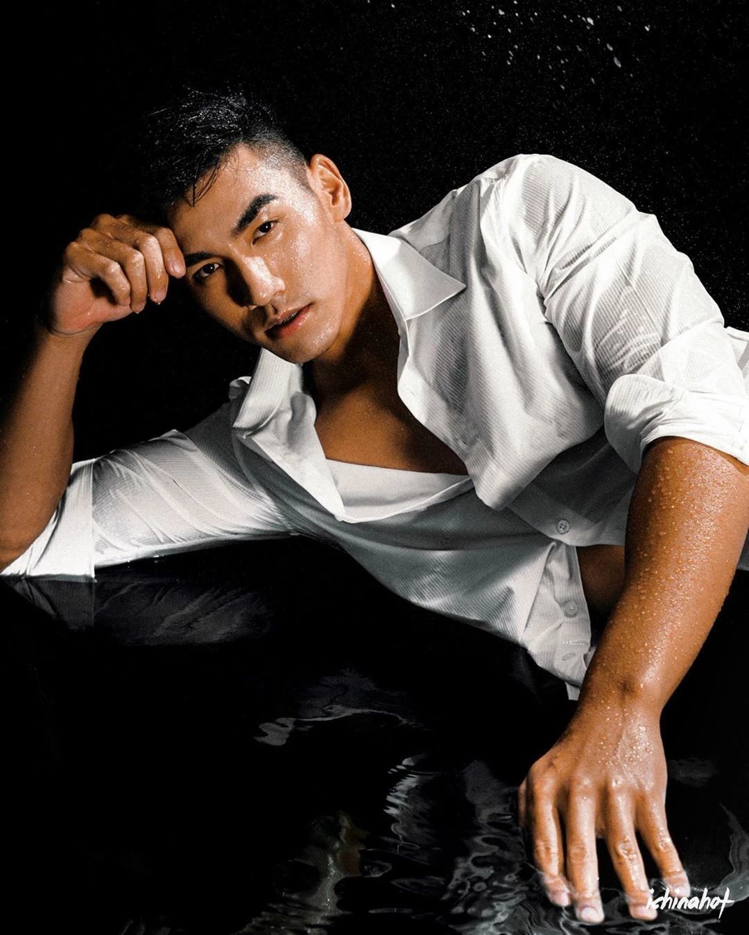 185CM+直男轻艇运动员，湿身照太A，据说18+！ - 图1