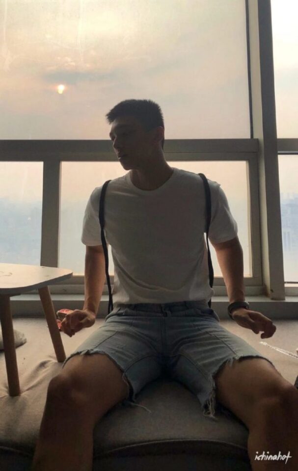 00后微博白袜体育生校草帅哥，超大包，发育得也太好了吧！ - 图6