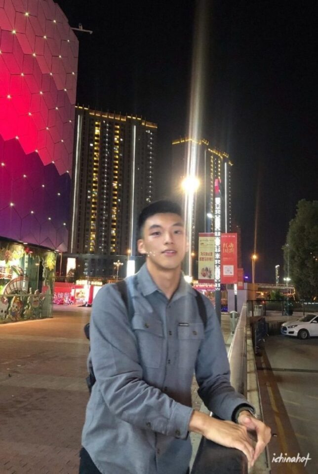 00后微博白袜体育生校草帅哥，超大包，发育得也太好了吧！ - 图5