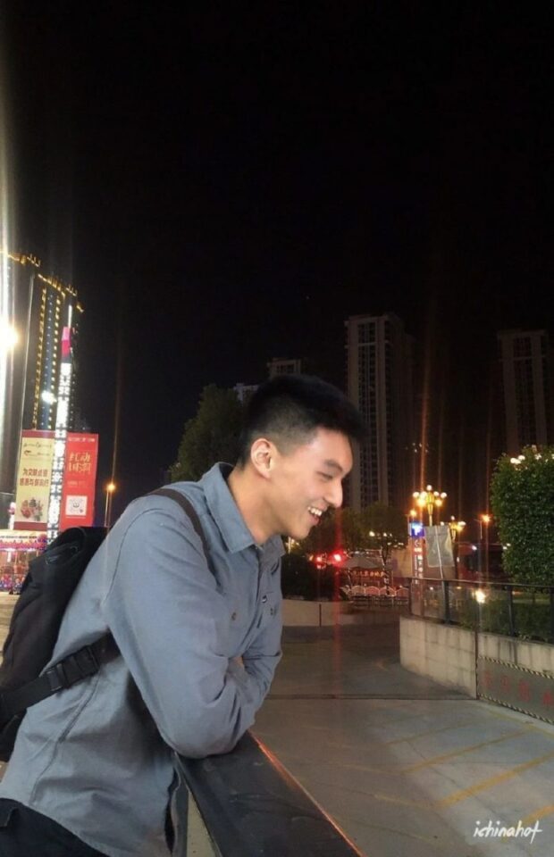 00后微博白袜体育生校草帅哥，超大包，发育得也太好了吧！ - 图4
