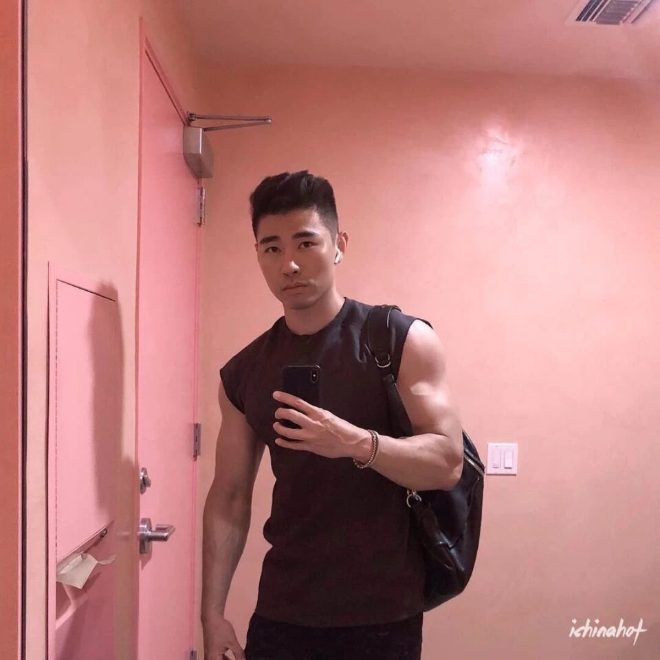 28岁痞帅大肌霸体育生，这肉体也太强了吧！ - 图7