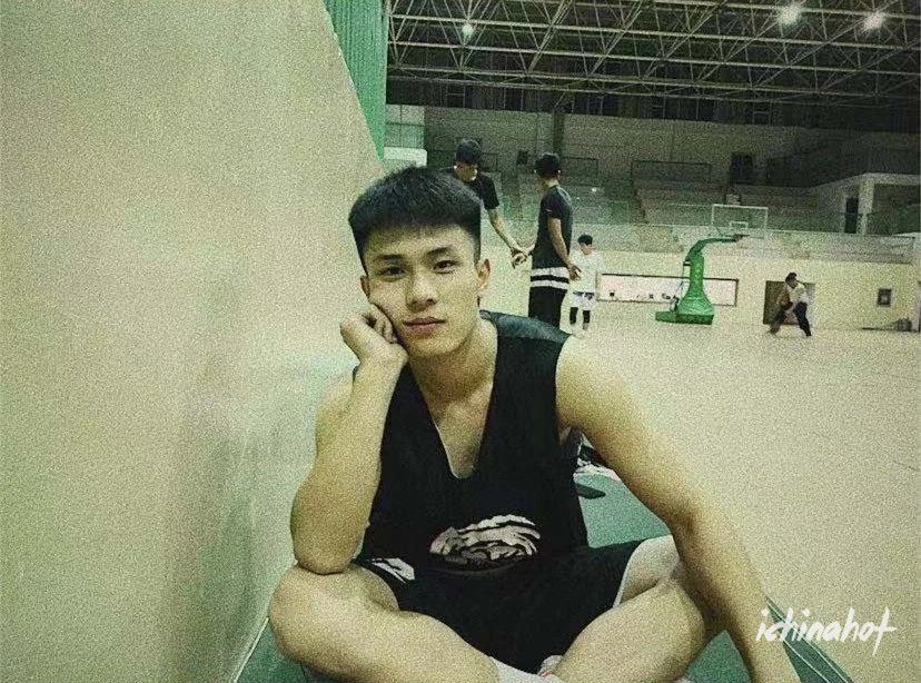 185cm+山东篮球体育生大弟弟，非常大强攻范儿 - 图5