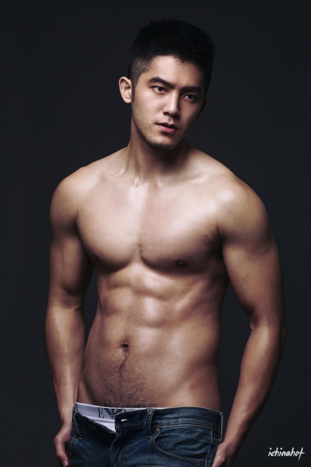 晏人物：张晏廷男体摄影之林冠宇（Adam） - 图1