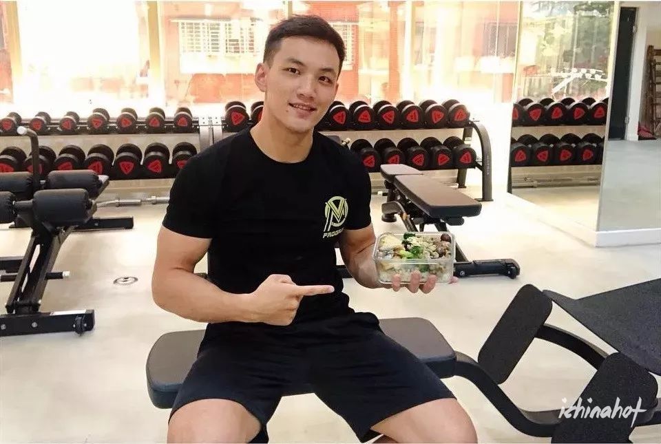 晏人物：台北肌肉私教走红，同志天菜肌肉男！ - 图5