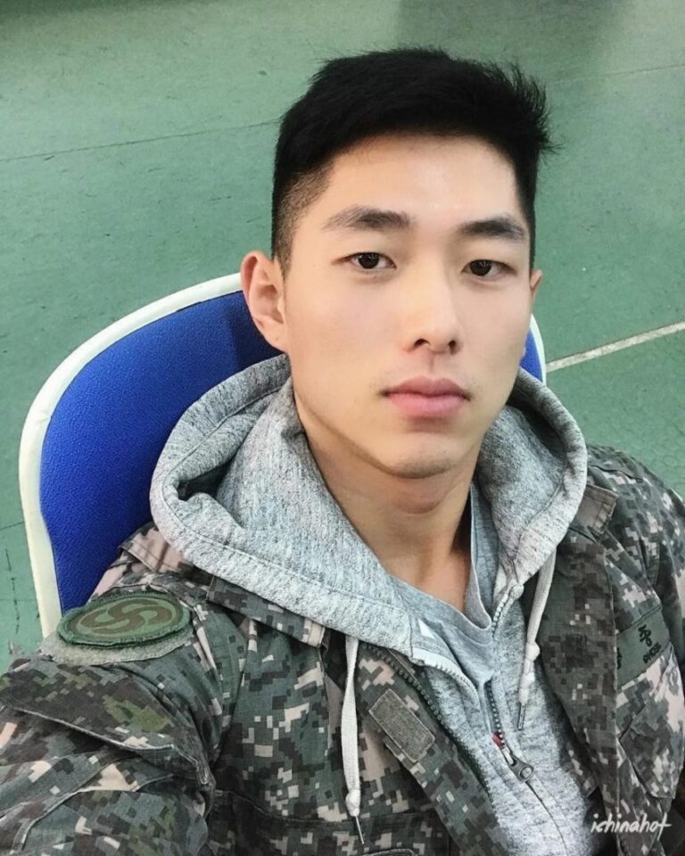 前凸后翘大鼻子忠犬帅哥，这颜值加上一身肌肉太馋人！ - 图8